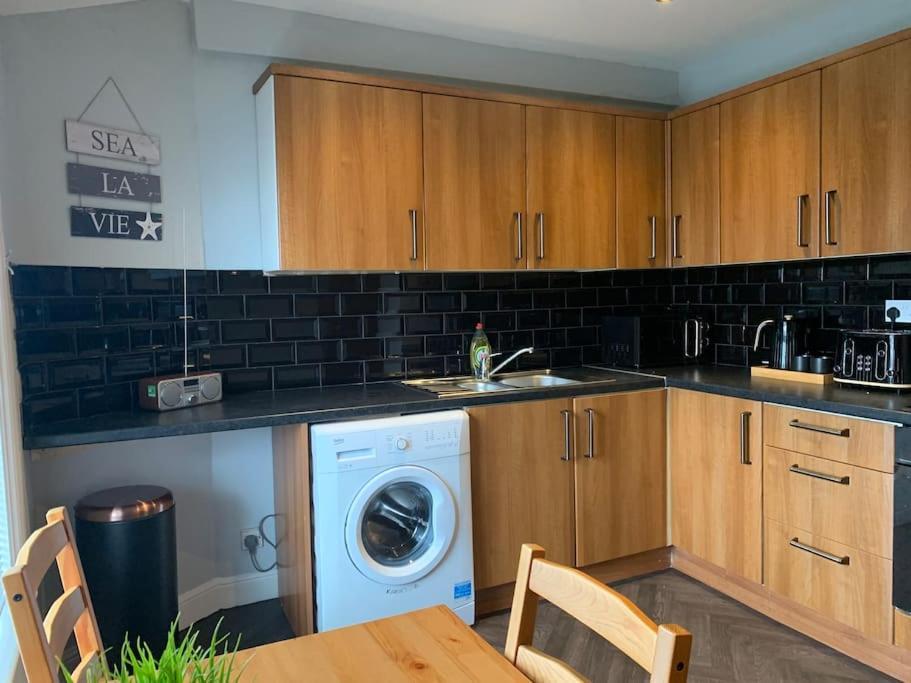 Fantastic Large 2 X Bedroom Flat, Free Parking Сейл Екстер'єр фото