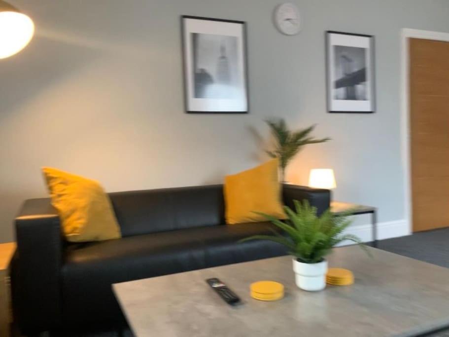 Fantastic Large 2 X Bedroom Flat, Free Parking Сейл Екстер'єр фото